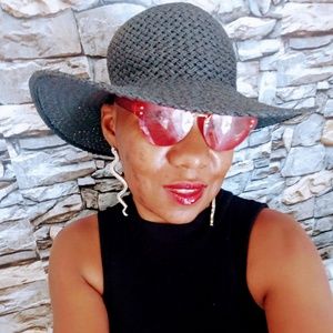 Meet your Posher, Ebony